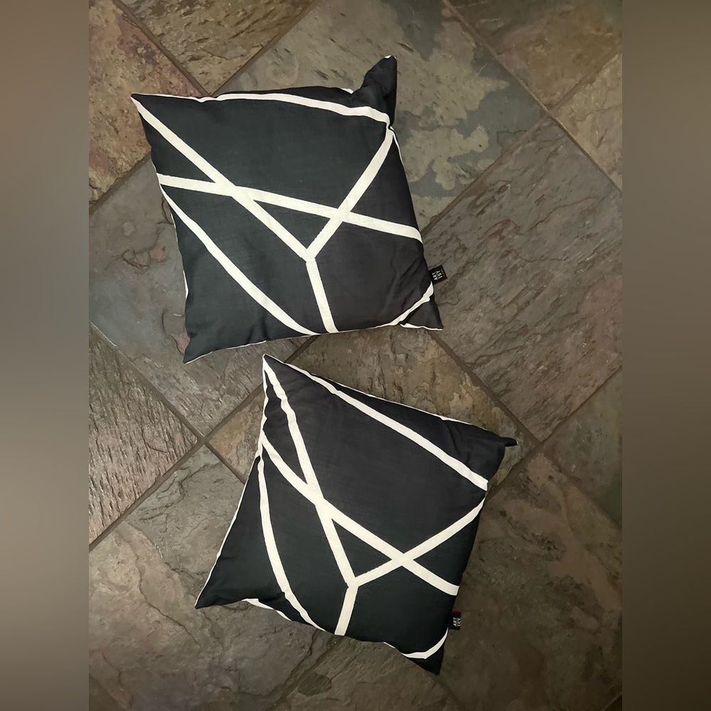 Artist Lane - Australien designer modern line design accent pillows - Picture 1 of 8